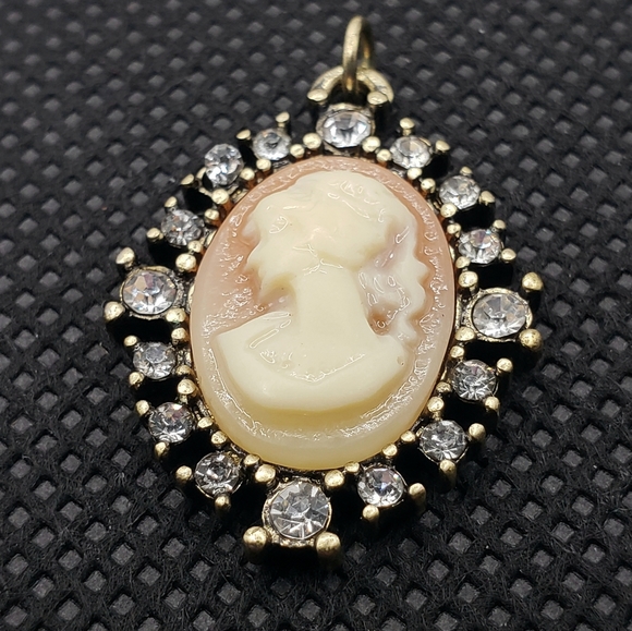 Pink Cameo Lady Sillouette Pendant with Rhinestones Border - Picture 5 of 7